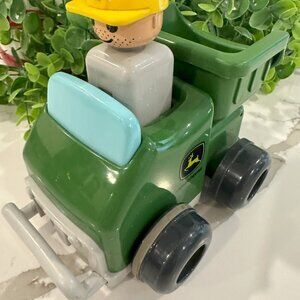🎄VTG Tomy John  Deere toy Loader plastic With Little People Character